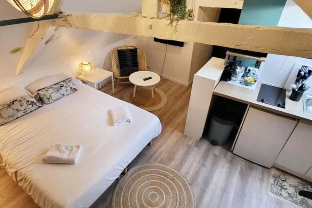 La - Petit Mansarde - 50m - Rue Gratuite